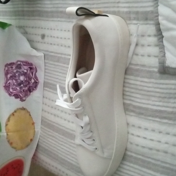 Stuart Weitzman - Picture 2 of 8